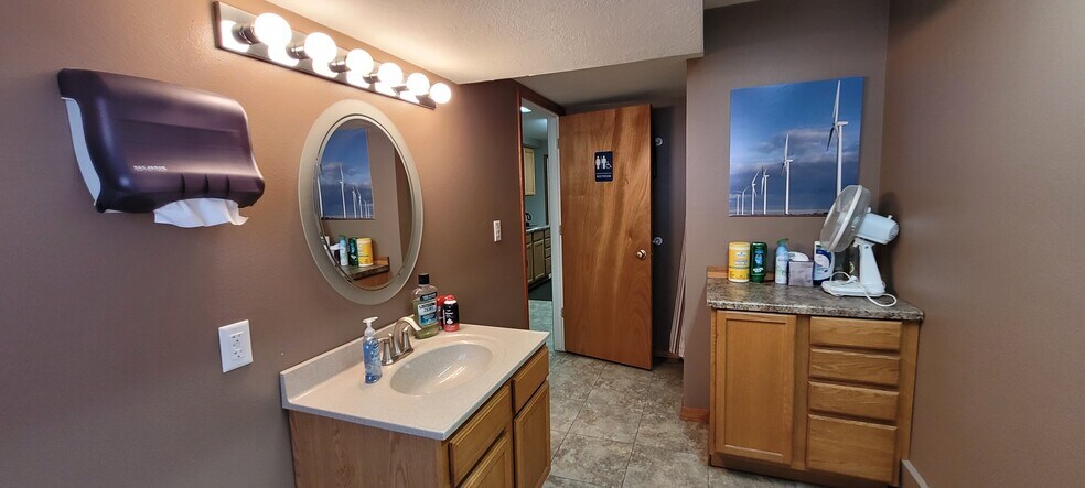 More Photos Of 3101 Vaughn Rd, Great Falls Flex For Sale