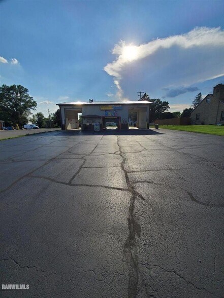 More Photos Of 911 S Logan St, Lena Carwash For Sale