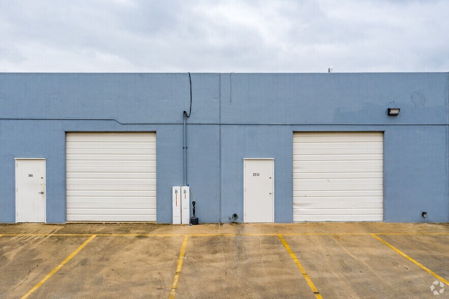 More Photos Of 9929 Broadway St, San Antonio Unknown For Lease