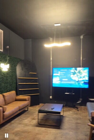 More Photos Of 307 E Morris St, Dalton General Retail For Lease