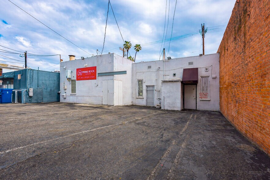 More Photos Of 1157 S Robertson Blvd, Los Angeles General Retail For Lease