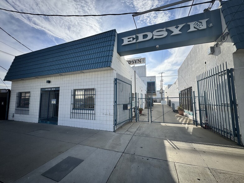 More Photos Of 15954-15958 Arminta St, Van Nuys Warehouse For Sale