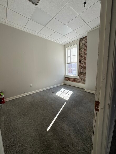 More Photos Of 117-121 N State St, Jackson Loft Creative Space For Lease
