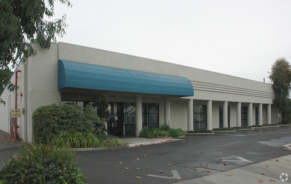 More Photos Of 1707 4th St, San Jose Showroom For Lease