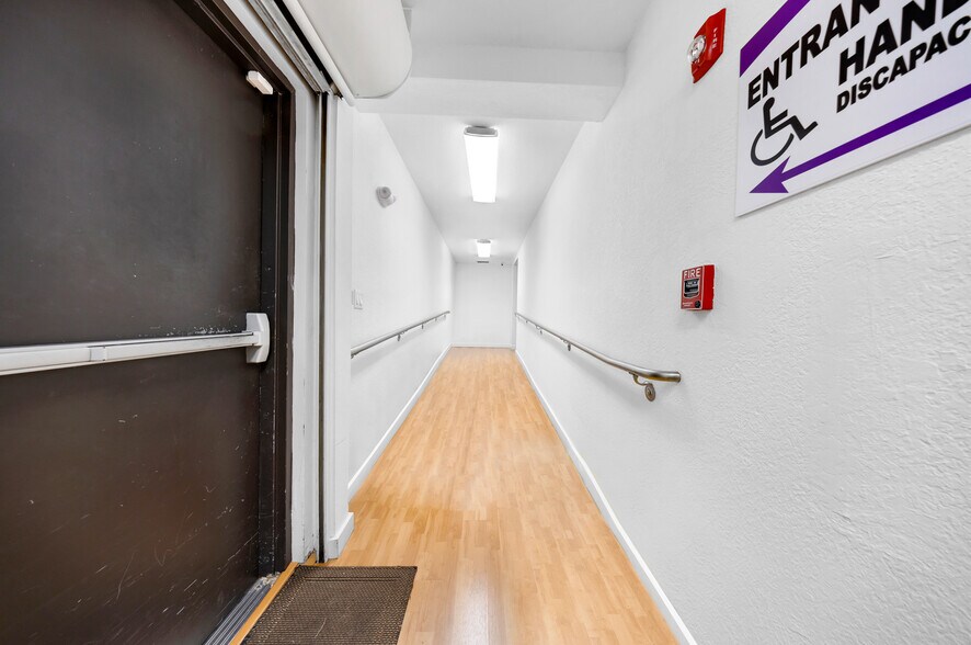 More Photos Of 49 W 49th St, Hialeah Medical For Lease