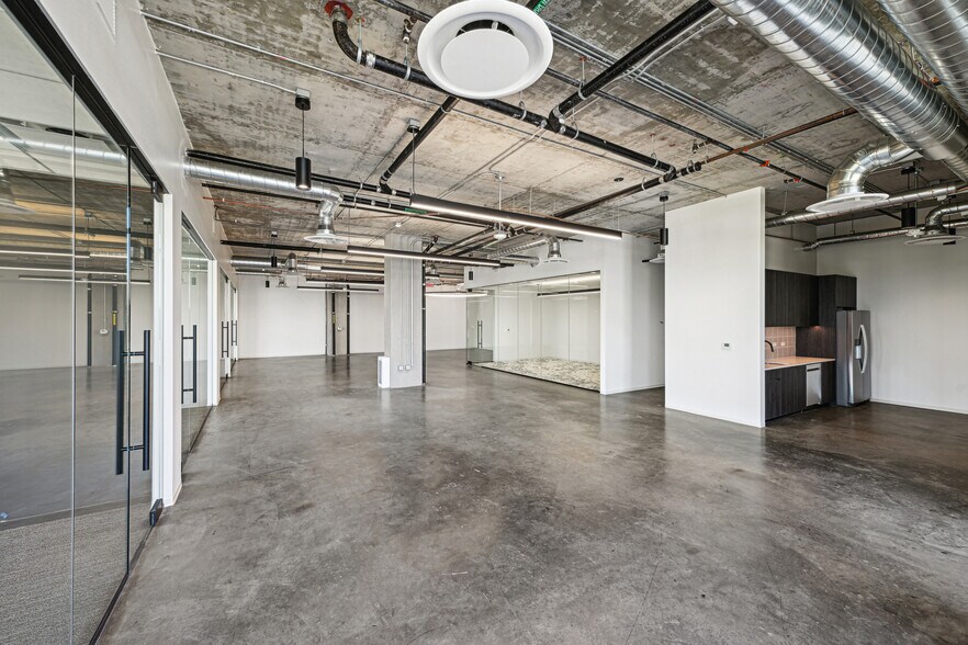 More Photos Of 2922 Crenshaw Blvd, Los Angeles Office For Lease