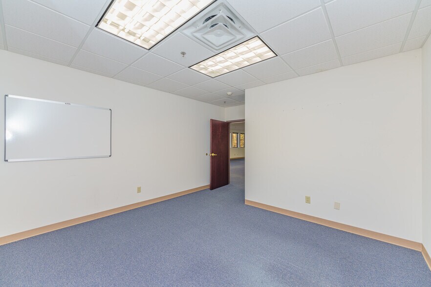 More Photos Of 10 Maxwell Dr, Clifton Park Medical For Lease