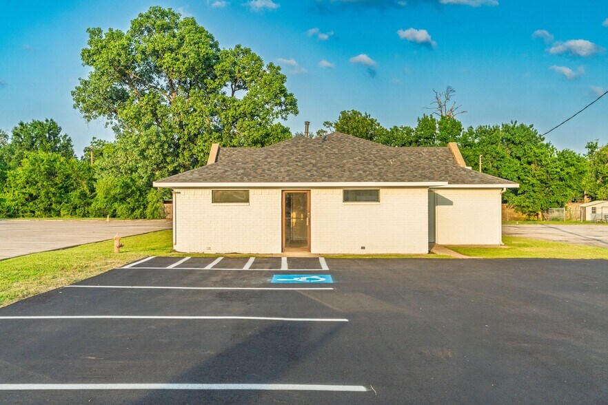 Primary Photo Of 4527 Stonewall St, Greenville Medical For Sale