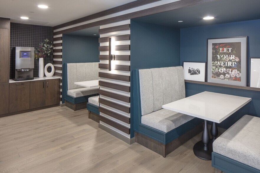 More Photos Of 140 SW Columbia St, Portland Apartments For Lease