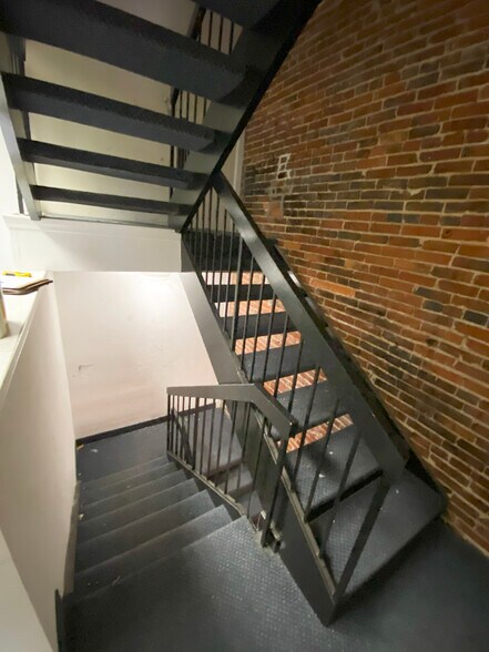 More Photos Of 214 E Lexington St, Baltimore Office For Sale
