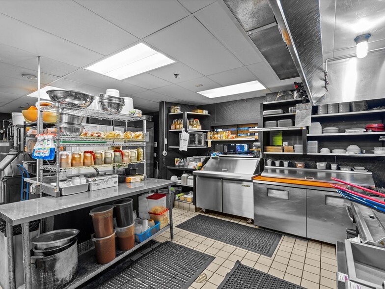 More Photos Of 14417 124th Ave NE, Kirkland Bar For Sale