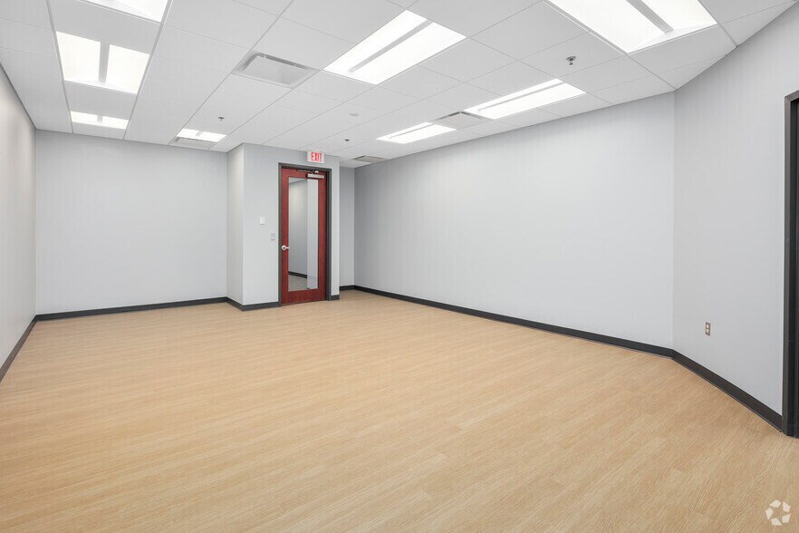 More Photos Of 1934 Old Gallows Rd, Vienna Office For Lease