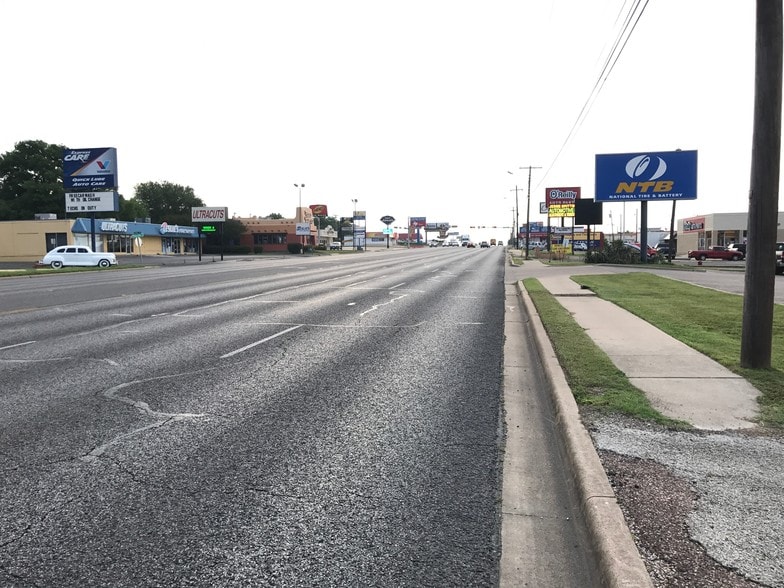 More Photos Of 844 N Valley Mills Dr, Waco Storefront Retail Office For Sale