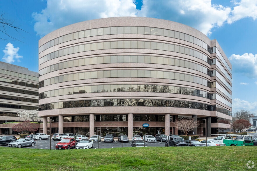 Primary Photo Of 8300 Boone Blvd, Vienna Office For Lease