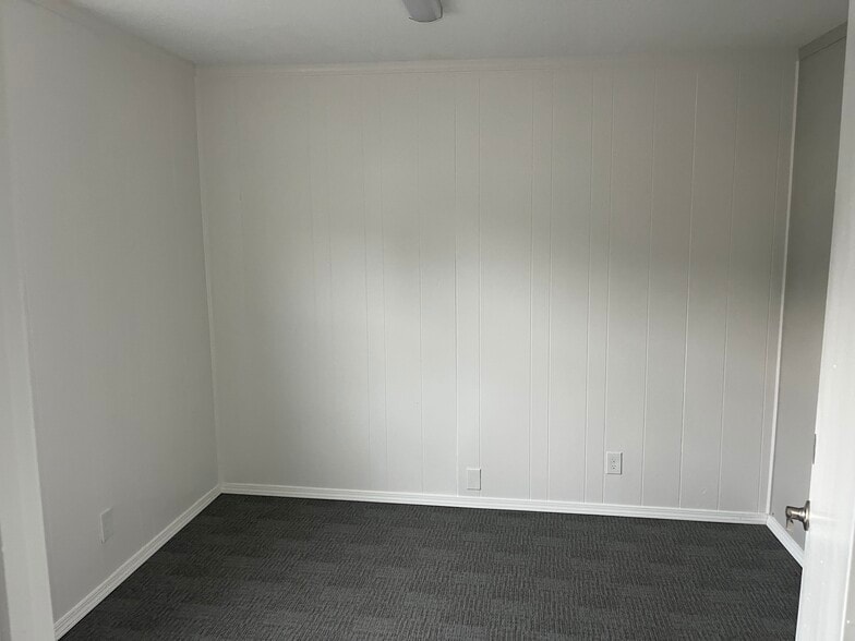 More Photos Of 1112 Ulrich Ave, Louisville Office For Lease