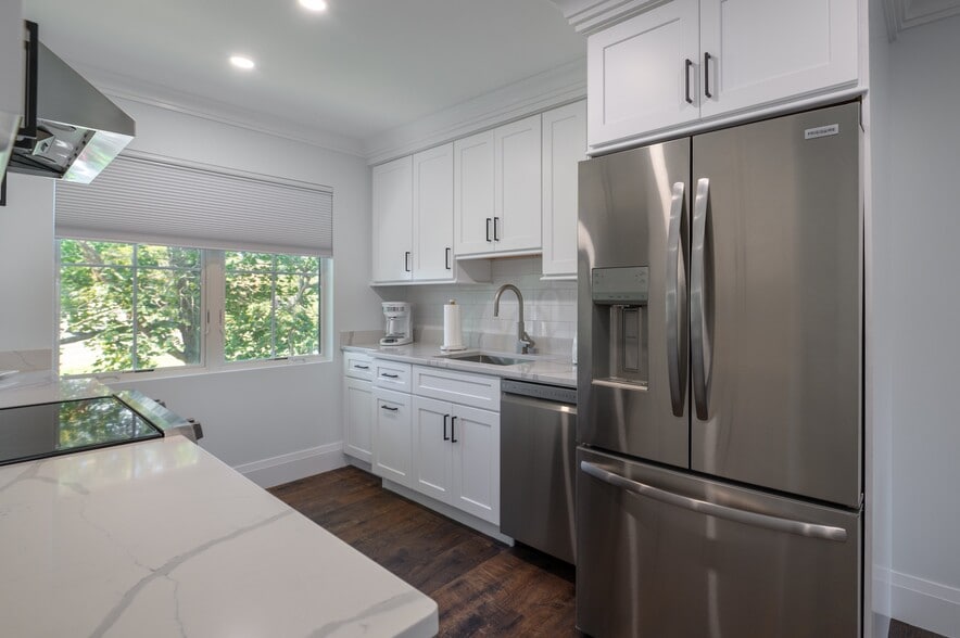 More Photos Of 159 Boston Post Rd, East Lyme Apartments For Sale