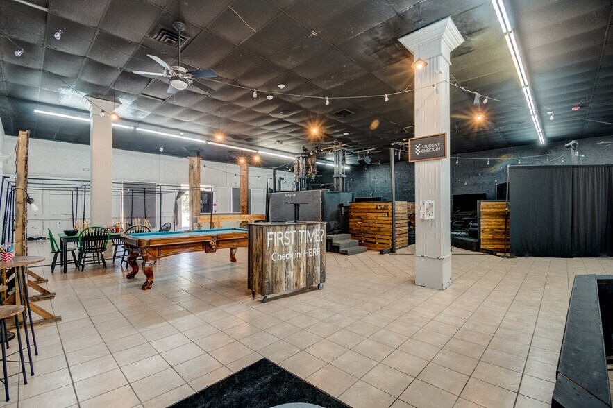 More Photos Of 5819 10th St, Katy Storefront For Sale