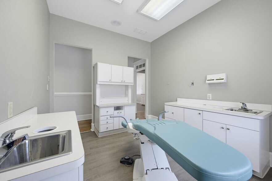 More Photos Of 129 Marble Mill Rd, Marietta Medical For Sale