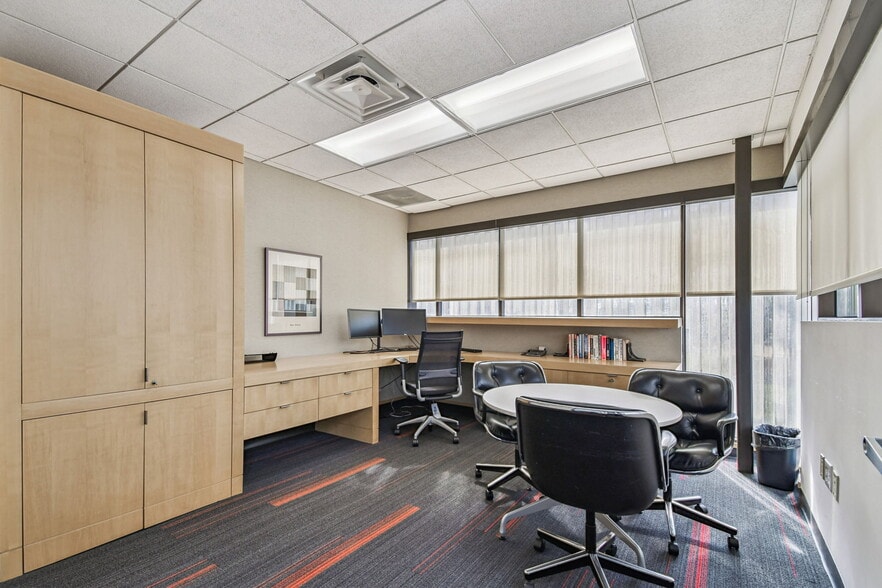 More Photos Of 902 N Himes Ave, Tampa Office For Lease