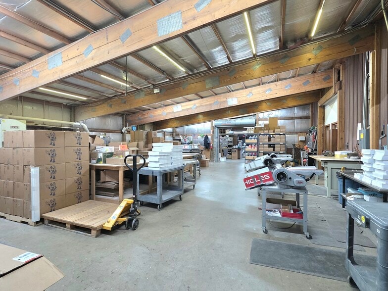 More Photos Of 14440 W Edison Dr, New Lenox Manufacturing For Sale