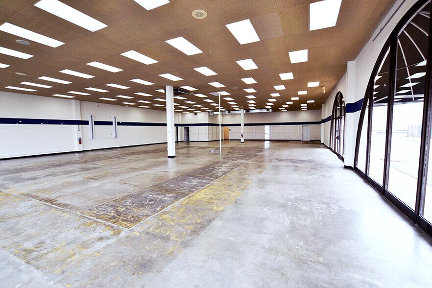 More Photos Of 10 Lincoln Hwy, Fairview Heights Freestanding For Lease