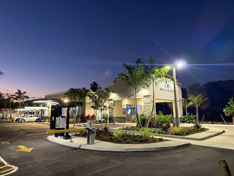 More Photos Of 921 Palm Beach Lakes Blvd, West Palm Beach Carwash For Sale