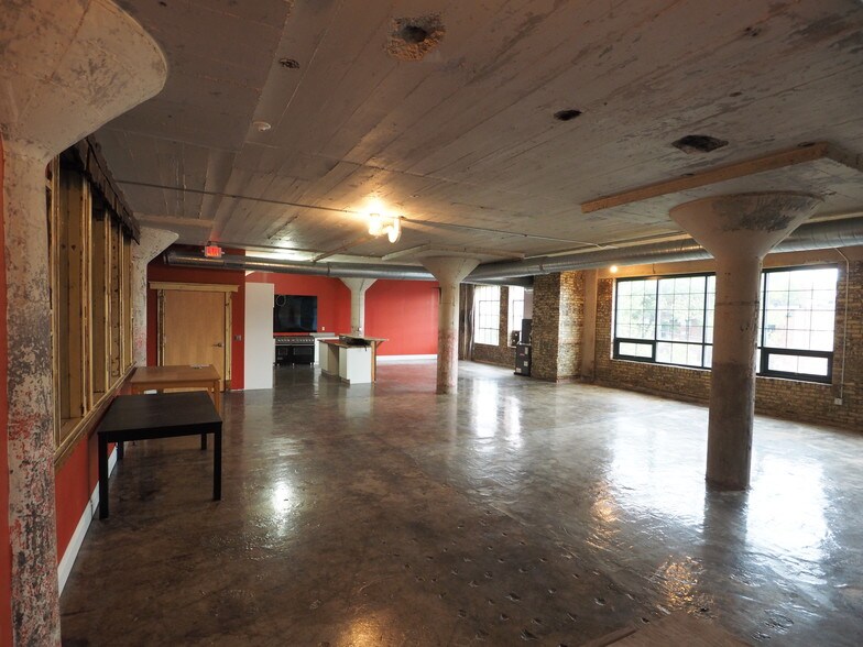 More Photos Of 2400 S Jefferson Ave, Saint Louis Office For Lease