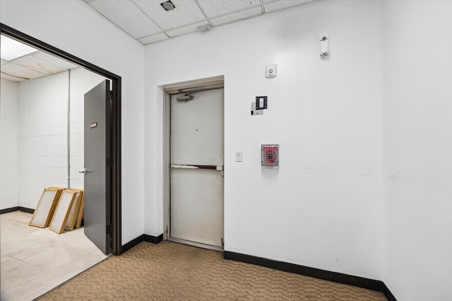 More Photos Of 4450 E Sam Houston Pky S, Pasadena General Retail For Lease