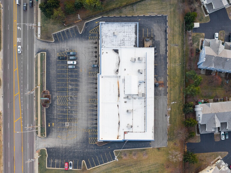 More Photos Of 2211-2223 Algonquin Rd, Rolling Meadows Freestanding For Lease