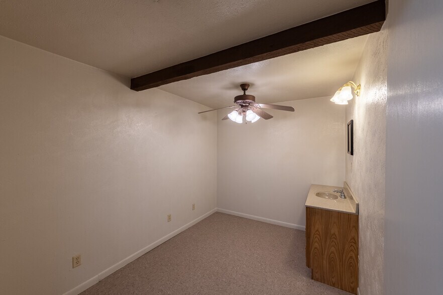 More Photos Of 1264 US Highway 281, Wichita Falls Service For Sale