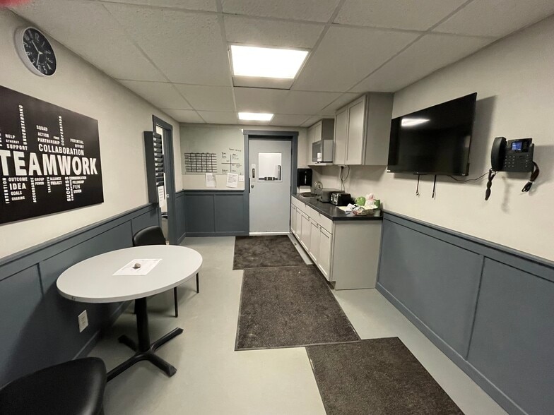 More Photos Of 5333-5337 Lakeland Ave, Minneapolis Freestanding For Sale