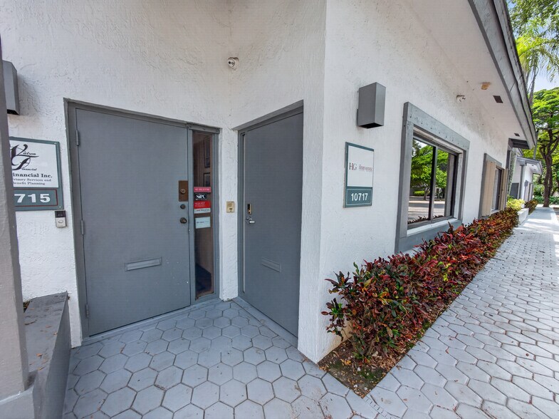 More Photos Of 10717 Sw 104th St, Miami Office For Sale