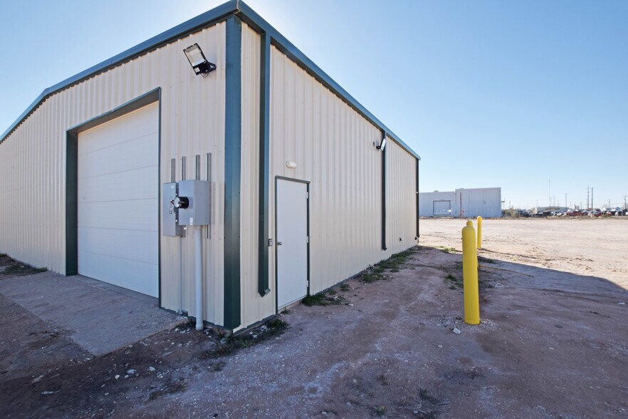 More Photos Of 302 Industrial Ave, Odessa Warehouse For Sale
