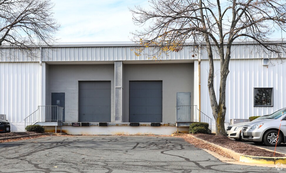 More Photos Of 301-366 Victory Dr, Herndon Flex For Lease