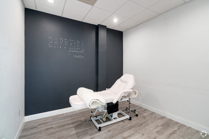 More Photos Of 2100 N Orange Ave, Orlando Medical For Sale