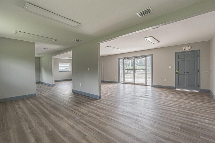 More Photos Of 4623-4625 Land O Lakes Blvd, Land O' Lakes Freestanding For Sale