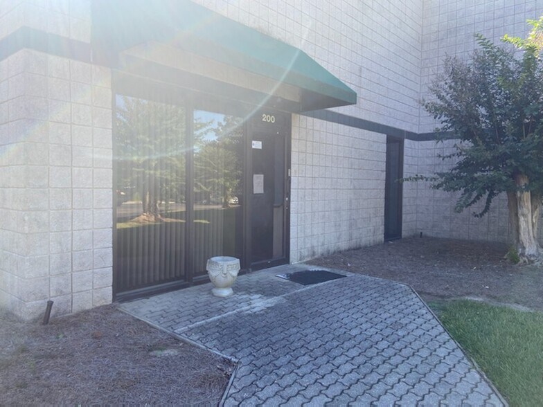More Photos Of 509 Mineral Trace, Birmingham Light Distribution For Lease