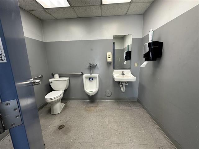 More Photos Of 2740 Stoner Ct, North Liberty Truck Terminal For Lease