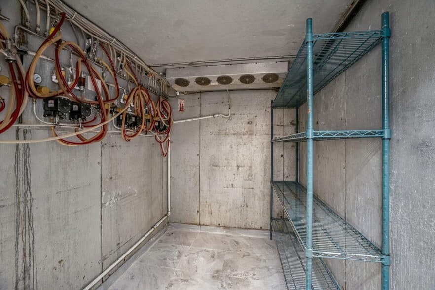 More Photos Of 1336 U St NW, Washington Bar For Sale