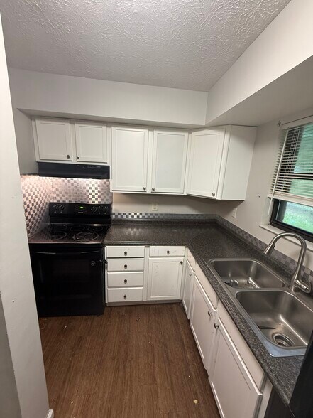 More Photos Of 77 Quail Holw, Inez Apartments For Sale
