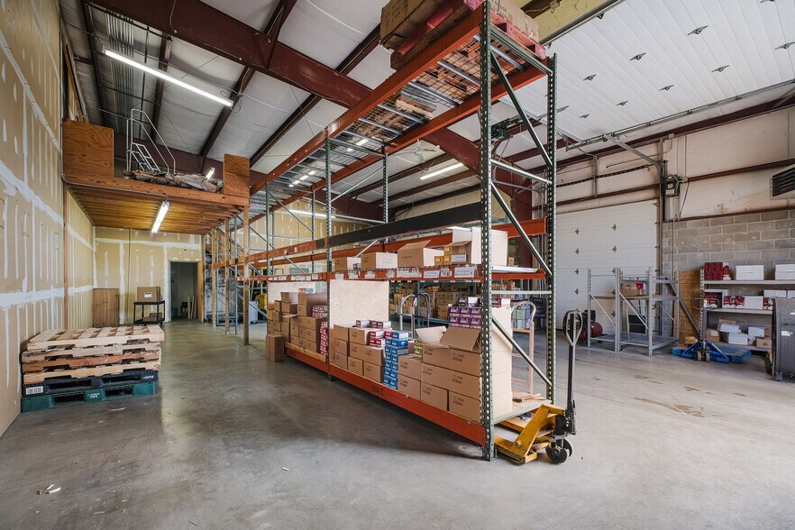 More Photos Of 5237 Commerce Cir, Indianapolis Warehouse For Sale