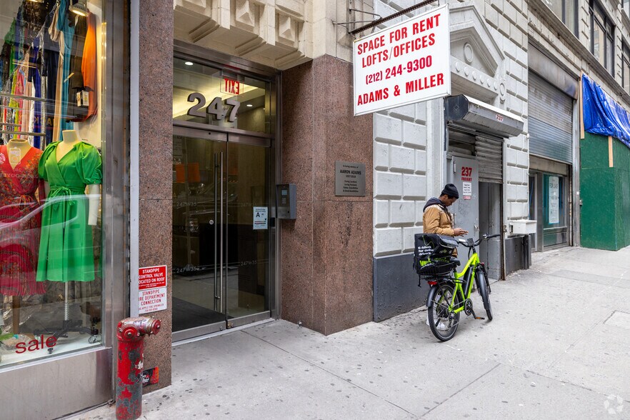 More Photos Of 247 W 35th St, New York Office For Lease