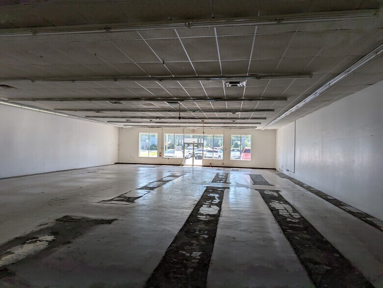 More Photos Of 715 S Davis St, Nashville General Retail For Sale