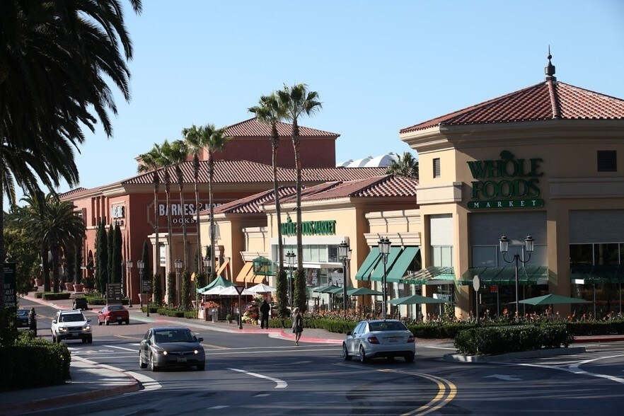 More Photos Of 550 Newport Center Dr, Newport Beach Office For Lease
