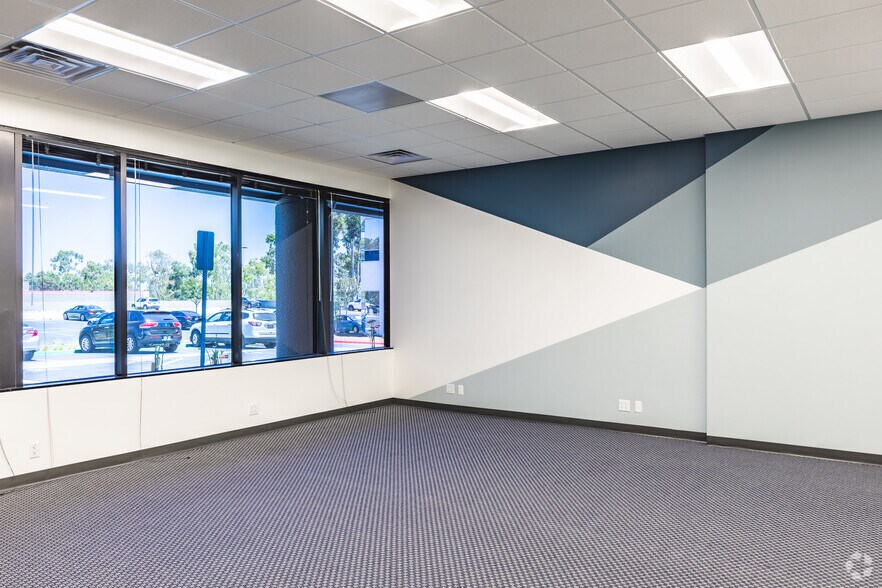 More Photos Of 5675 Ruffin Rd, San Diego Unknown For Lease
