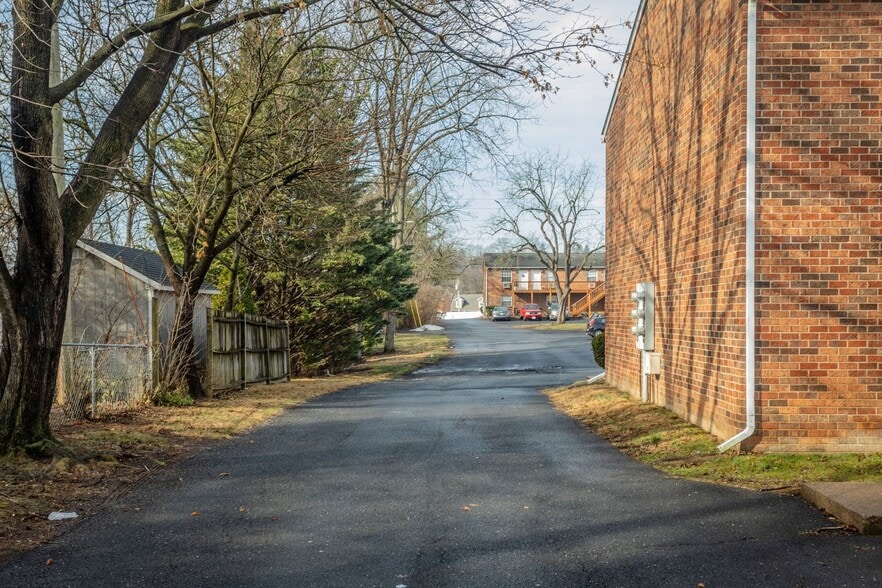 More Photos Of 990 Chicago Ave, Harrisonburg Apartments For Sale
