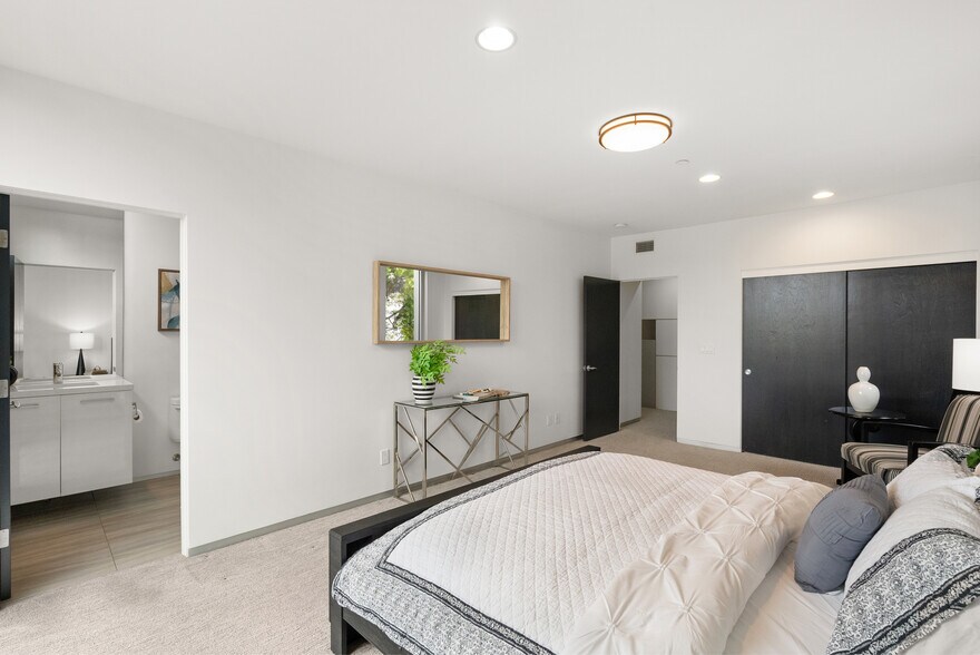 More Photos Of 930-932 Manhattan Beach Blvd, Manhattan Beach Office Residential For Sale