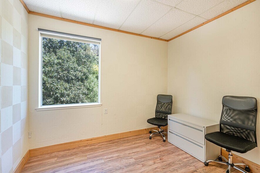 More Photos Of 8911 Lakewood Dr, Windsor Medical For Lease