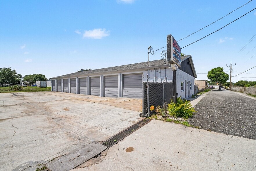 More Photos Of 7731 Industrial Rd, Melbourne Warehouse For Lease