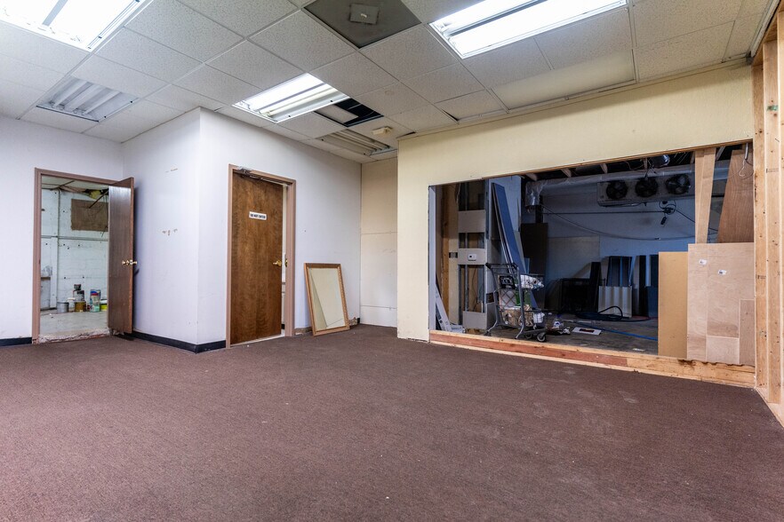 More Photos Of 3828 Broadway Blvd, Kansas City Office For Sale